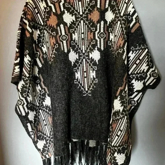 Aztec/Boho Pattern Blanket Sweater, Heavyweight & Warm, Fringed - Picture 2 of 3